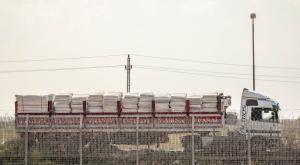 משאית סיוע הומניטרי בכרם שלום, ארכיון צילום: Chaim Goldberg,Flash90 ביטחון