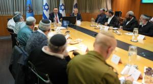 שר הביטחון וראשי ישיבות ההסדר צילום: אלעד מלכה, משרד הביטחון מבזקים