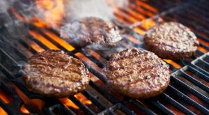 המבורגר צילום: Joshua Resnick,Shutterstock אוכל