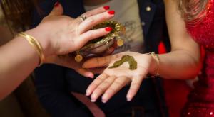 חינה צילום: Adil Celebiyev StokPhoto,Shutterstock יחסים