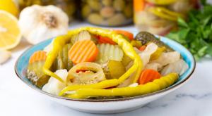 ירקות מוחמצים צילום: Esin Deniz,Shutterstock אוכל