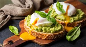 כריך אבוקדו צילום: OlgaBombologna,Shutterstock אוכל