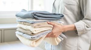 קיפול כביסה צילום: Kmpzzz,Shutterstock לייף סטייל