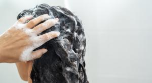 שמפו צילום: Patcharanan,Shutterstock לייף סטייל