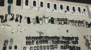 הפלאפונים שנמצאו צילום: דוברות שב"ס ביטחון