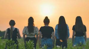 קבוצת נערות, אילוסטרציה צילום: shutterstock חדשות