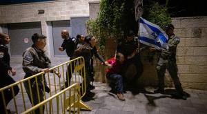 מפגינים בסמוך לבית ראש הממשלה צילום: Chaim Goldberg,Flash90 חדשות
