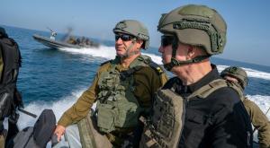 גלנט עם הלוחמים צילום: משרד הביטחון חדשות