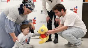 המפגש המרגש בין נדב להודיה צילום: יעקב נחומי חדשות