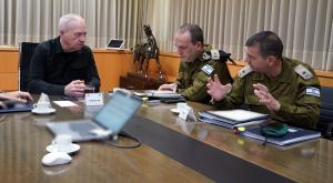 השר גלנט בדיון צילום: אריאל חרמוני חדשות