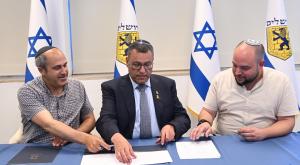 ראשי הסיעה עם ראש העיר משה ליאון צילום: דוברות חדשות