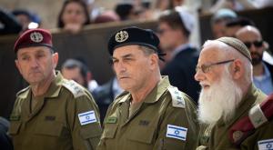 אייל זמיר והרצי הלוי בכותל המערבי |  צילום: Yonatan Sindel,Flash90 חדשות