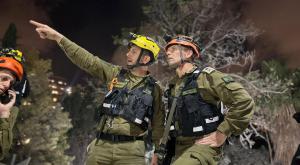 מפקד פיקוד העורף אלוף שי קלפר בזירת הנפילה בחיפה |  צילום: דובר צה"ל חדשות