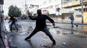 "להצטרף אל ילדי האבנים ובקבוקי התבערה" | צילום: Wisam Hashlamoun,FLASH 90 מבזקים