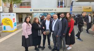 חרדי שמתגייס לצד משפחתו בלשכת הגיוס צילום:  איציק כהן מבזקים