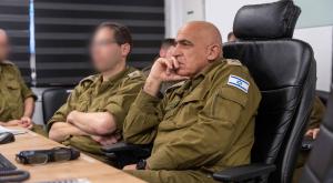 לוף (במיל׳) יוסי בכר בחמ״ל פיקוד הדרום בעת החזרת השבים צילום: דובר צה"ל חדשות