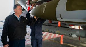 שר הביטחון ישראל כ"ץ בביקור בבסיס תל נוף צילום: אריאל חרמוני, משרד הביטחון. מבזקים