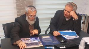 השר זאב אלקין עם ראש הישיבה הרב דוד פנדל צילום: דוברות השר אלקין מבזקים