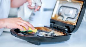 טוסטר - איך מנקים? צילום: Kamil Macniak,Shutterstock לייף סטייל