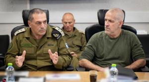 רונן בר בהערכת מצב עם הרמטכ"ל זמיר צילום: דובר צה"ל חדשות