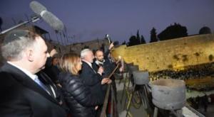 השרה גמליאל בהדלקת נרות צילום: צילום מסך ברנז'ה