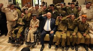 הנשיא והחיילים מצדיעים צילום: חנה עזריאל חדשות