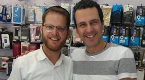 עודד מנשה בחנות הבני ברקית צילום: ישראל כהן ברנז'ה