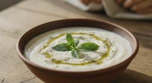 קערת מרק יוגורט צילום: צילום להמחשה (בינה מלאכותית) מנות ראשונות