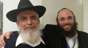 הרב ישראל קופילוביץ' (מימין) והרב משה ביטון צילום: המרכז הרפואי זיו ברנז'ה