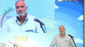 זאב חבר (זמביש) בכנס אמנה  צילום: מועצת יש"ע/מירי צחי חדשות