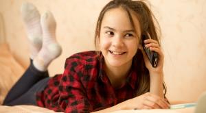 כל היום בסמארטפון?  צילום: shutterstock הורים וילדים