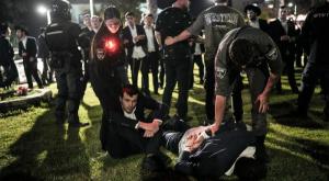 המחאה סמוך לביתו של מפקד המשטרה הצבאית צילום: Tsafrir Abayov,copyright (c) Flash90 2026 מבזקים