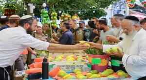 שוק ארבעת המינים בירושלים צילום: ארנון בוסאני הורים וילדים