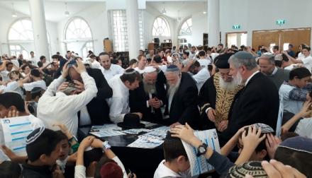 תפילת רבים בחמ"ד צילום: איתן מלט תפילת רבים בחמ"ד צילום: איתן מלט