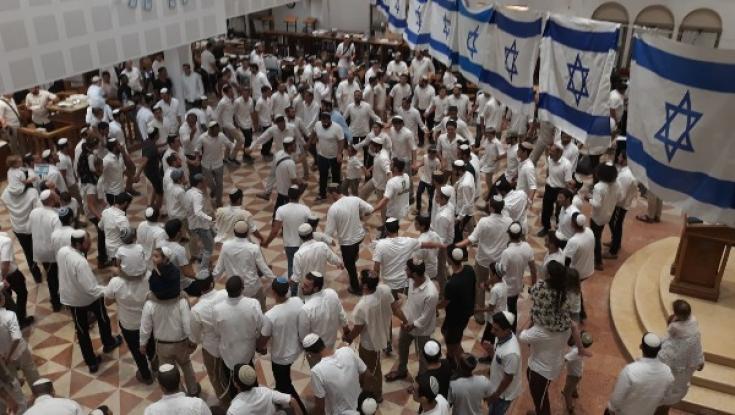 חגיגות יום ירושלים: צפו בישיבת שבי חברון והכותל חוגגים