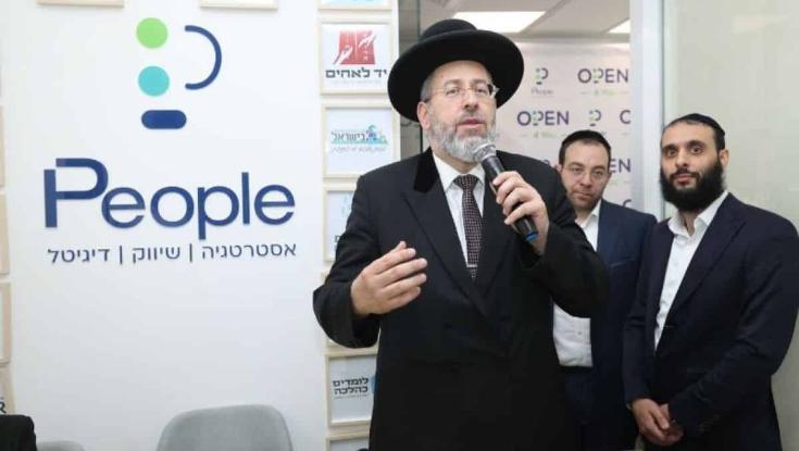 לא רק טלפונים טיפשים: 31% מהמגזר החרדי משתמשים בוואטסאפ