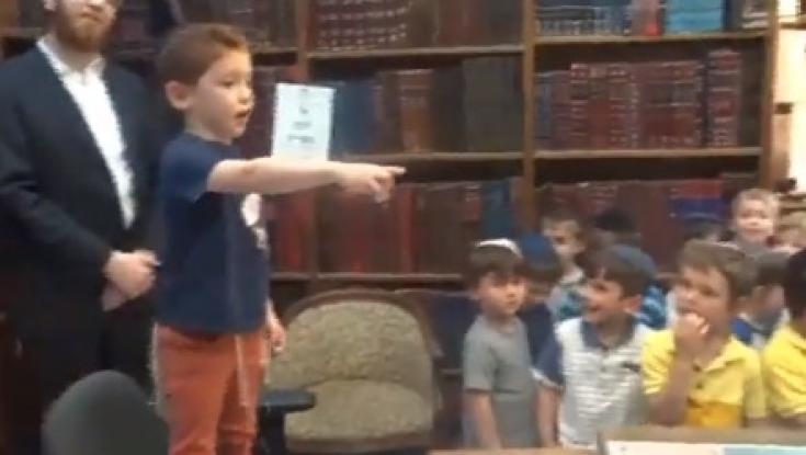 צפו: הנין בן 4 של הרב עובדיה מסביר מה הרב היה עושה בחדרו
