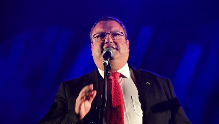 צפו: משה ליאון מסלסל פיוטי סליחות