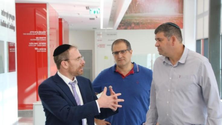 ביקור שכנים: ראש העיר גבעת שמואל, יוסי ברודני הגיע למעייני הישועה