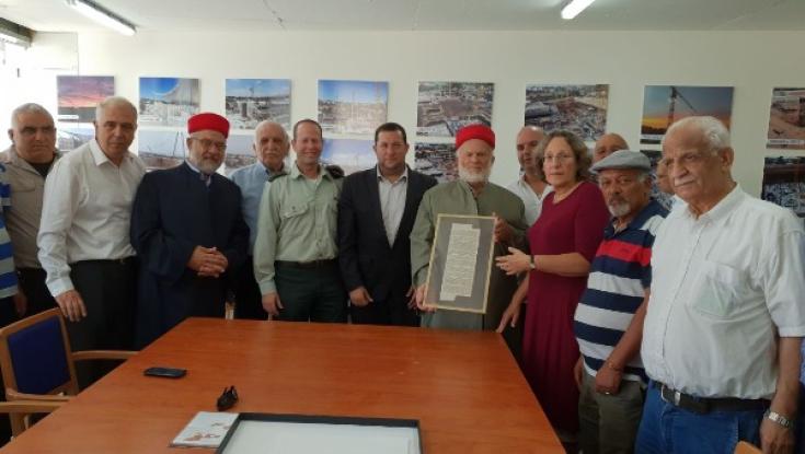 23 שנה לאחר שנגנב, השומרונים זכו לראות קלף ספר התורה העתיק