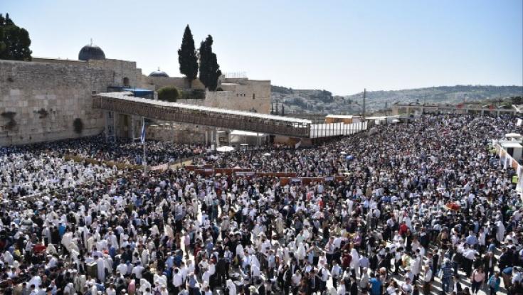 פרסום ראשון ב"החדשות": ברכת כוהנים בפסח עם לולבים