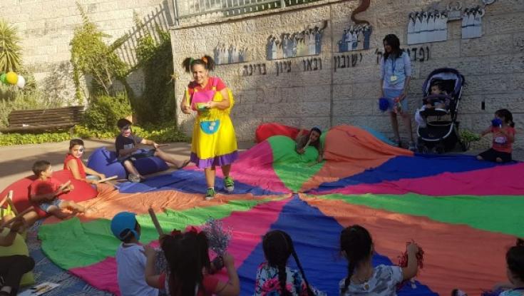 מרגש: בנות האולפנה התגייסו לטובת ילדים יתומים