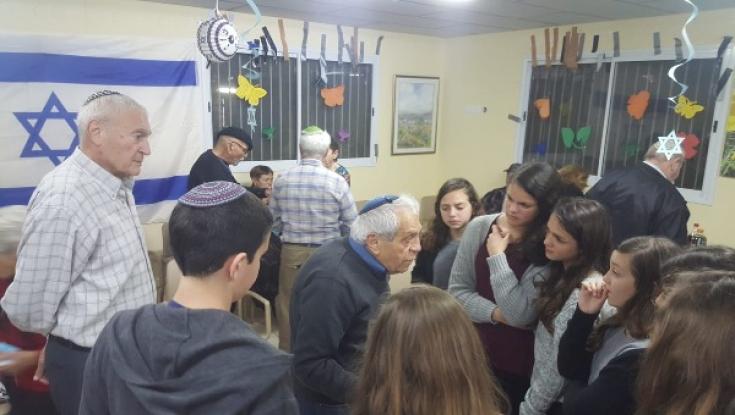 שורדות השואה קיבלו חזרה את הבובות שאיבדו במלחמה