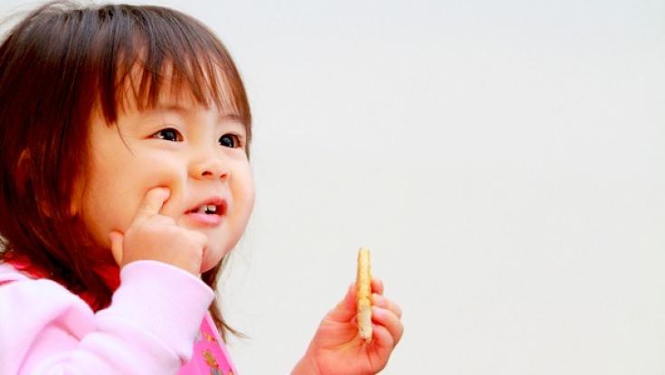 צפו: גם אתם הייתם קונים ציור מילדה בת שנתיים? 