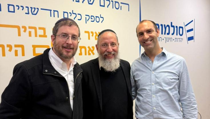 מטפסים בסולם: הטייטל החדש של הרב יוסף צבי רימון