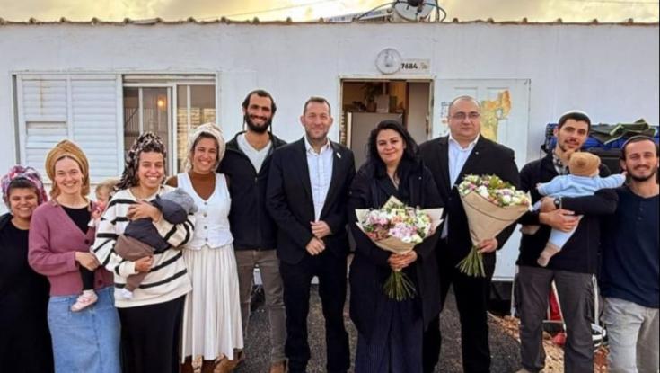 חברי הפרלמנט האירופי נחתו במפתיע ביישוב "רחבעם" ופרגנו לתושבים