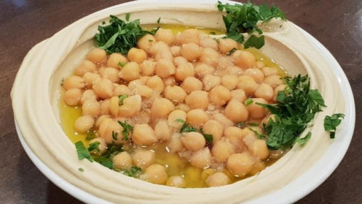 סלט חומוס וירקות מבושלים
