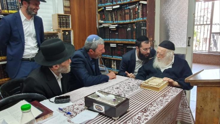 למה הרב רפי פרץ נפגש עם הרב קנייבסקי?