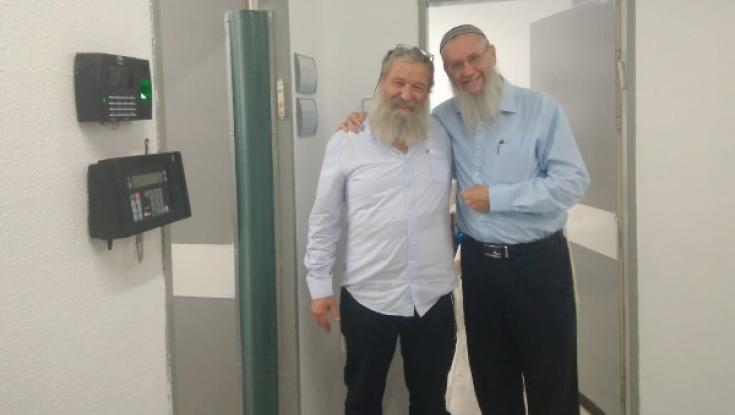 הרב דעואל בסוק הוא ראש ישיבת נתיב מאיר החדש 