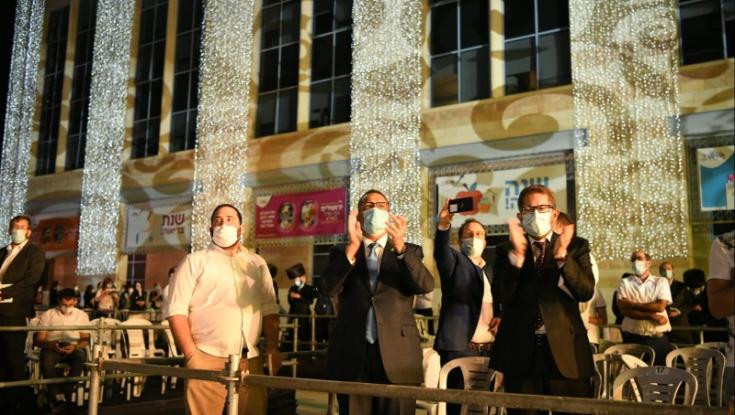 מאות משתתפים בסליחות ראשונות בכיכר ספרא בירושלים
